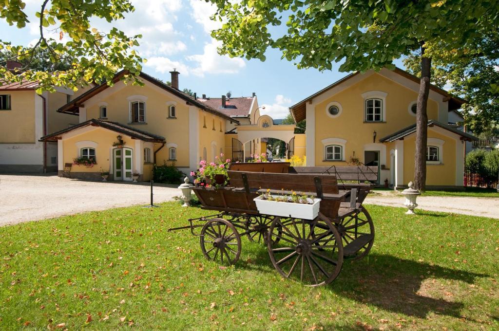 Schlosshotel Zamek Zdikov Екстер'єр фото
