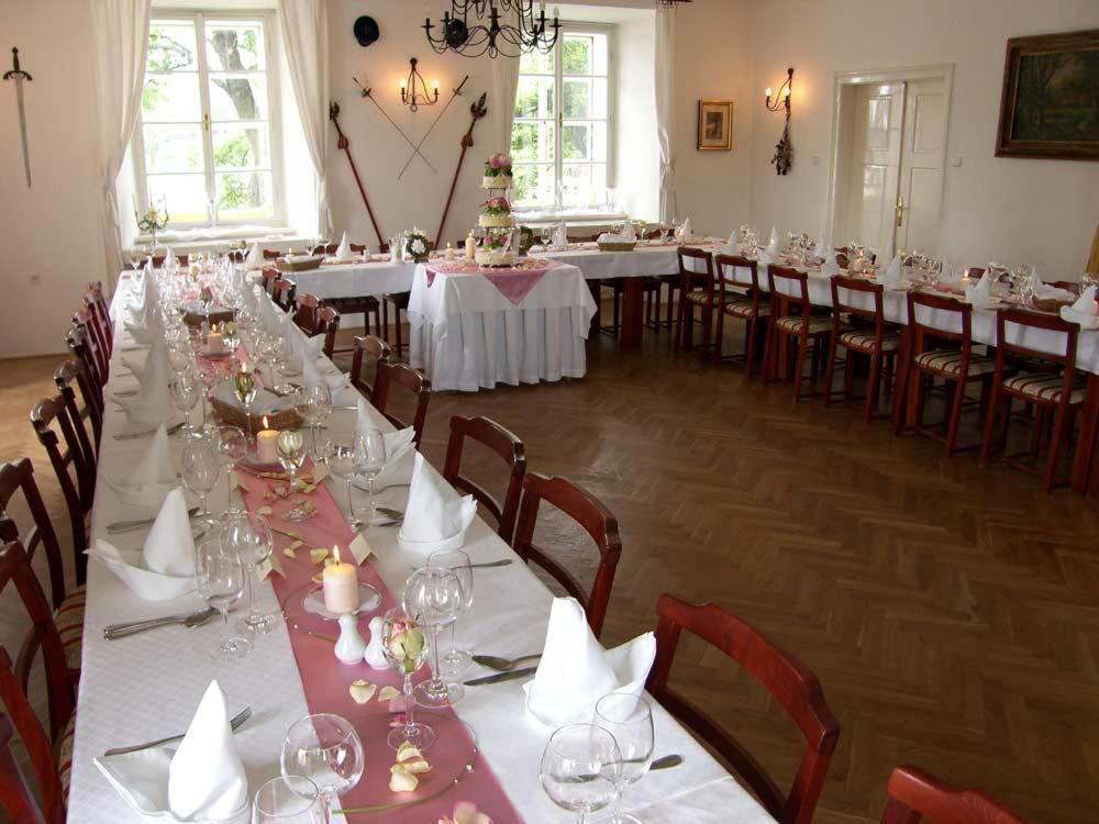 Schlosshotel Zamek Zdikov Екстер'єр фото